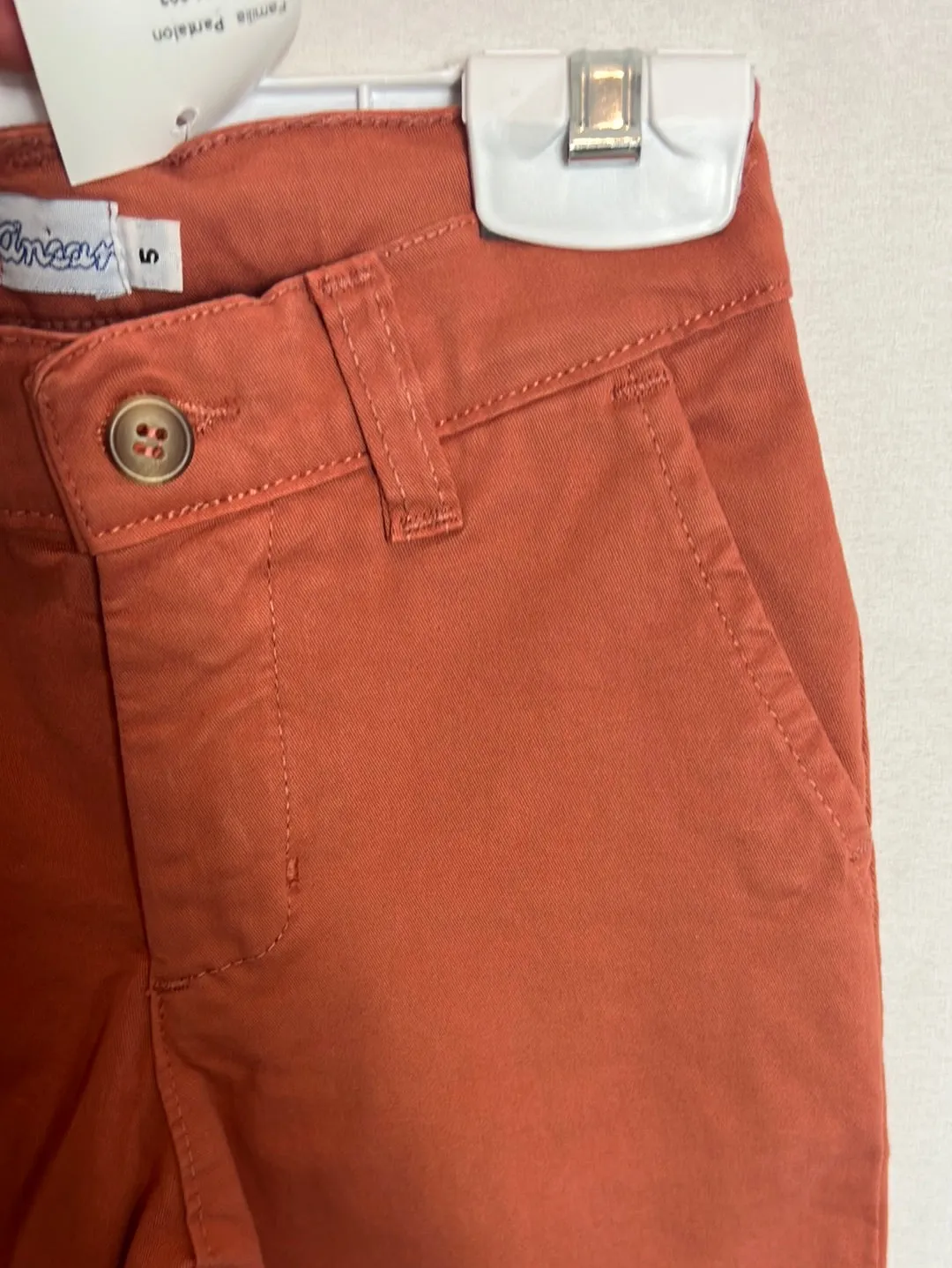 ANCAR. Pantalón chico chino color caldera