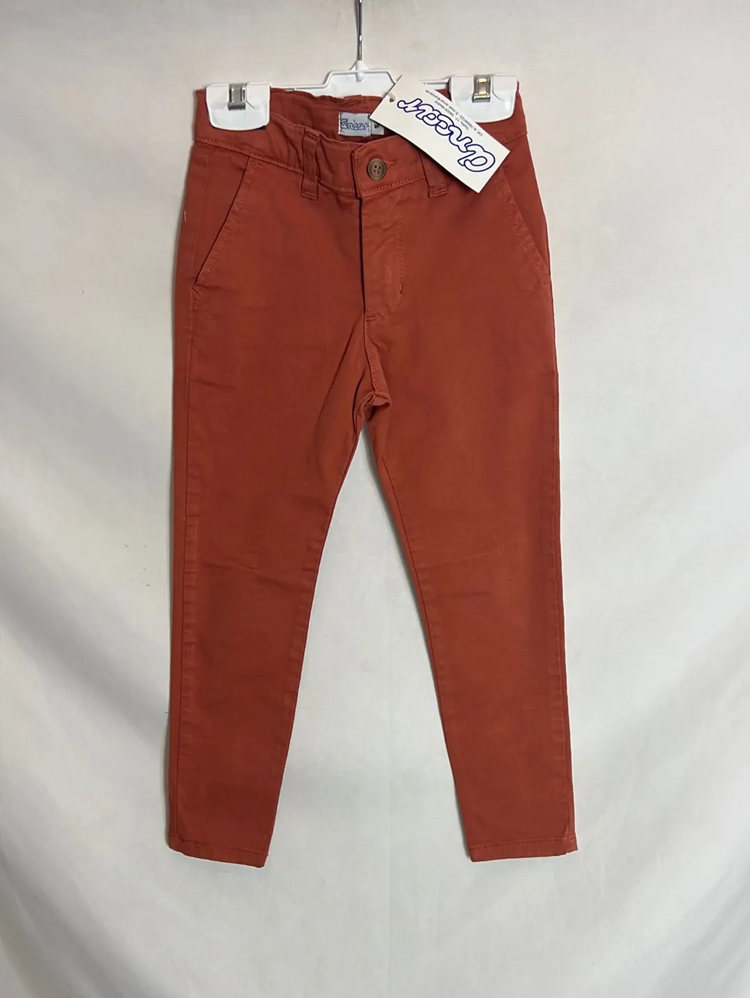 ANCAR. Pantalón chico chino color caldera