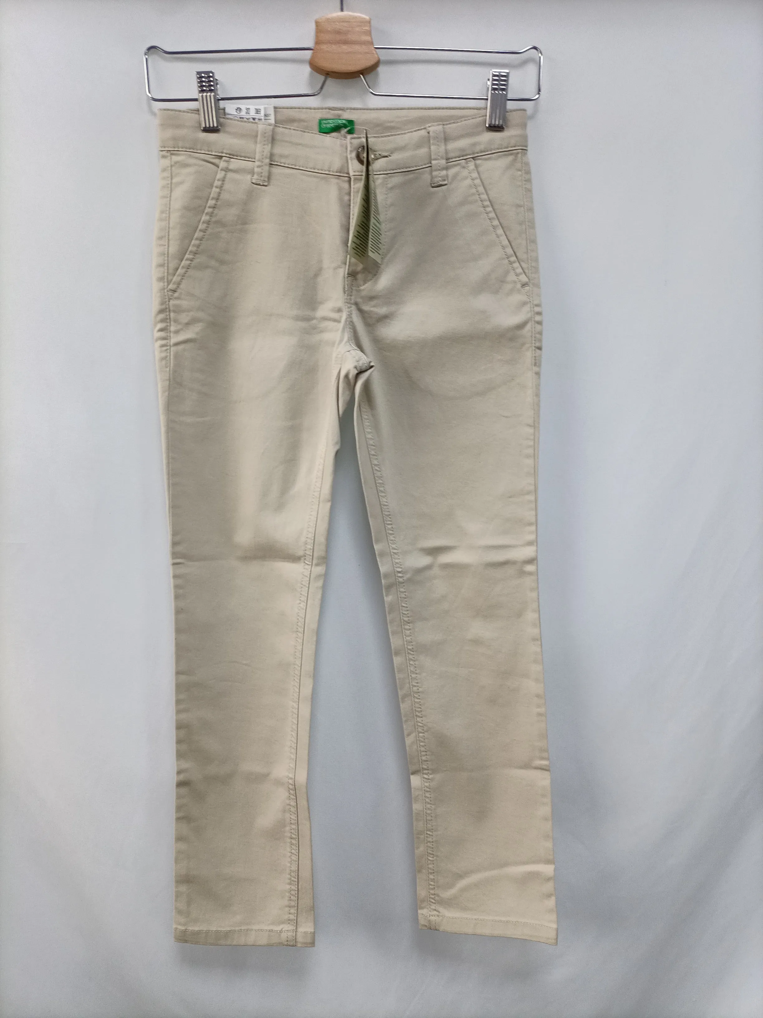 BENETTON. Pantalón beige chino T.7-8 años
