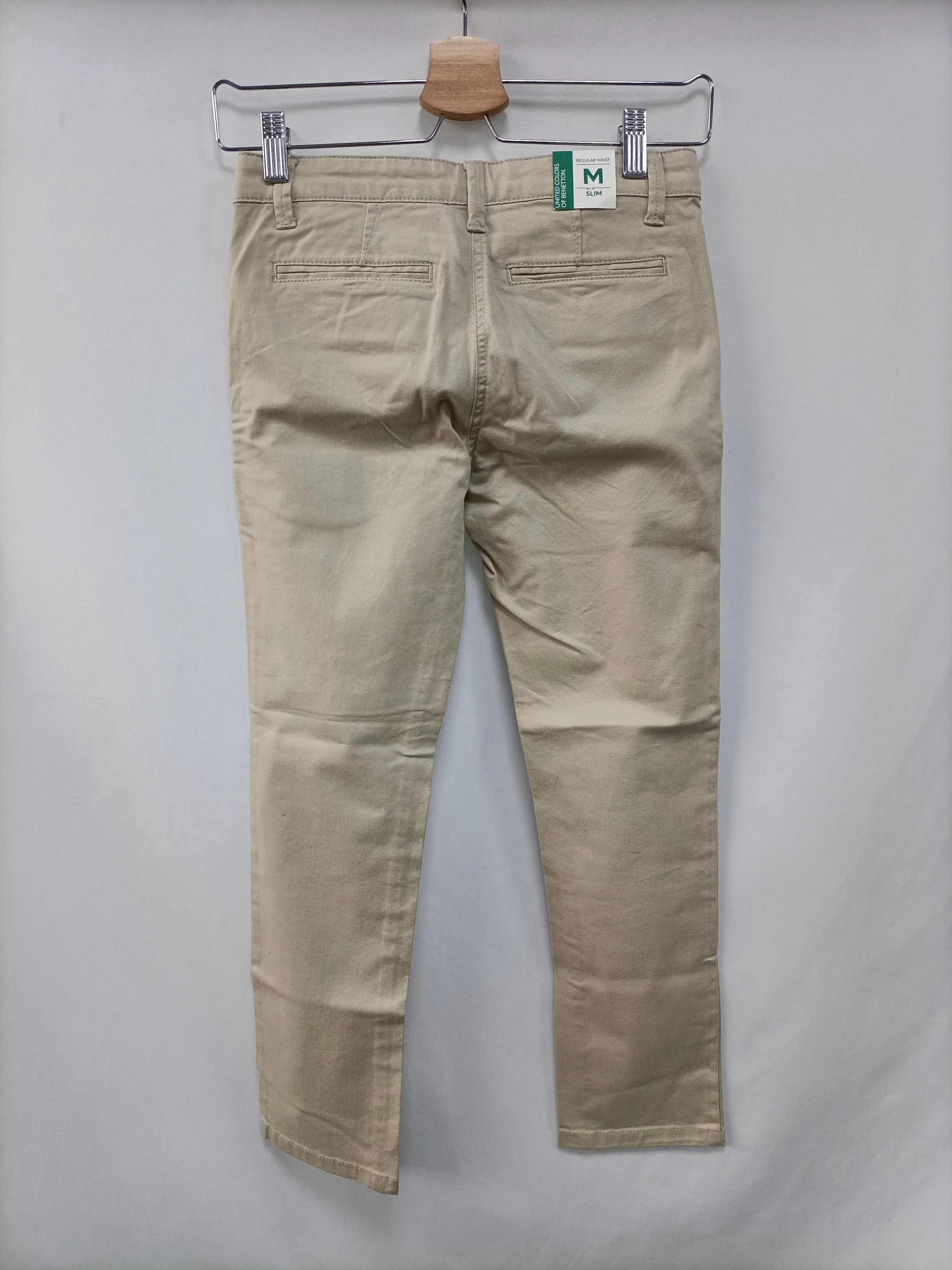 BENETTON. Pantalón beige chino T.7-8 años