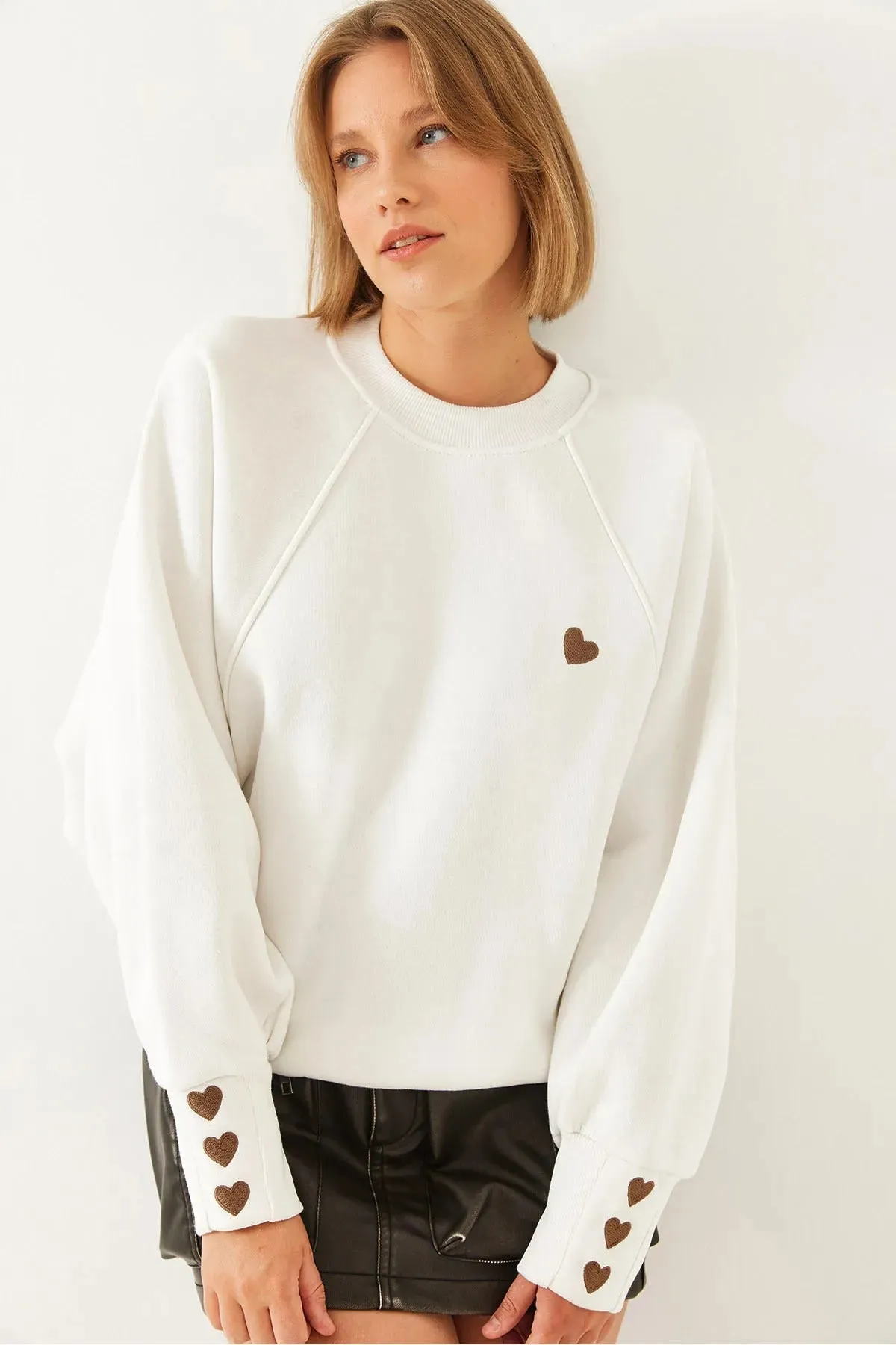 Women's Crew Neck Heart Embroidered Three-Ply Brushed Sweatshirt