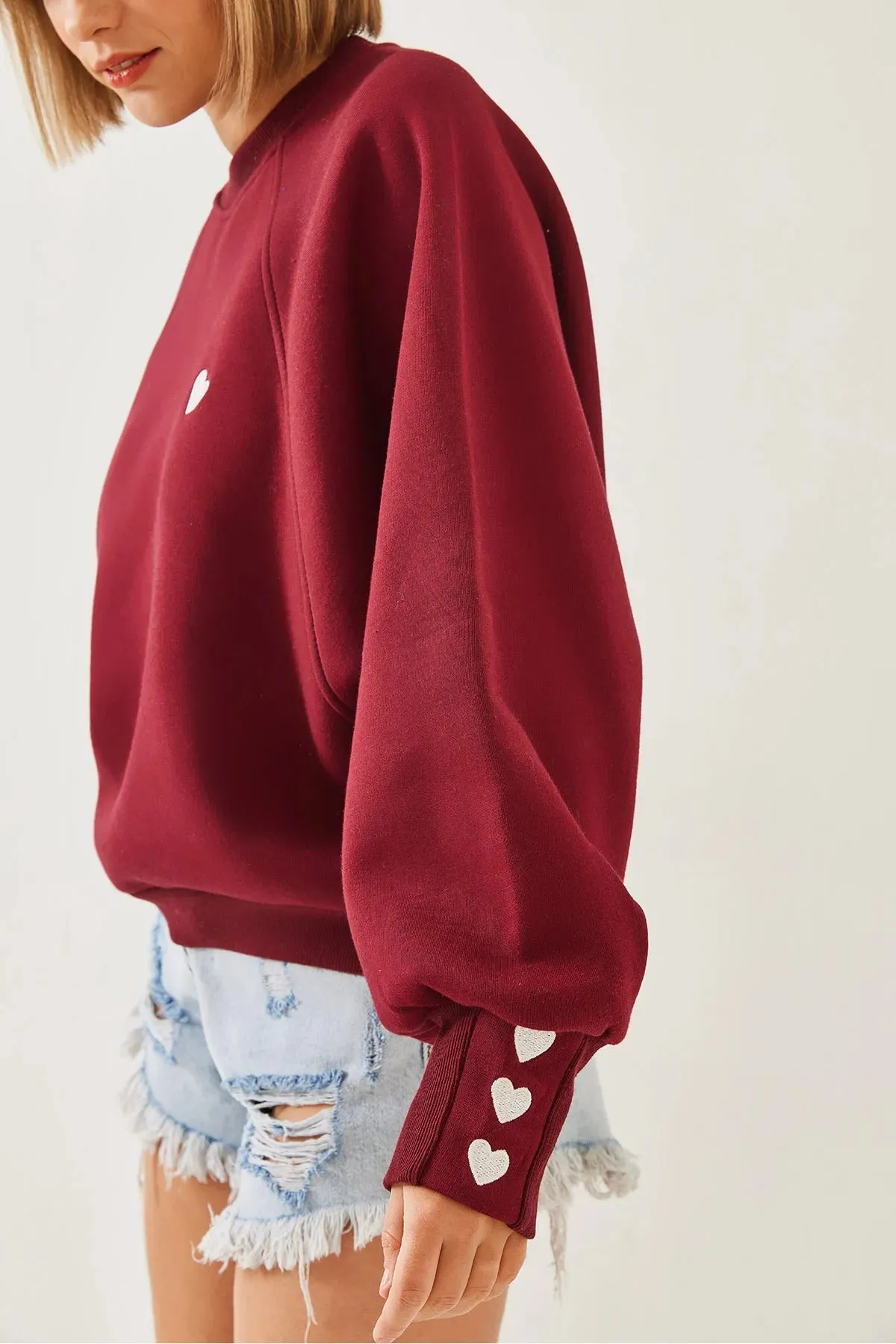 Women's Crew Neck Heart Embroidered Three-Ply Brushed Sweatshirt