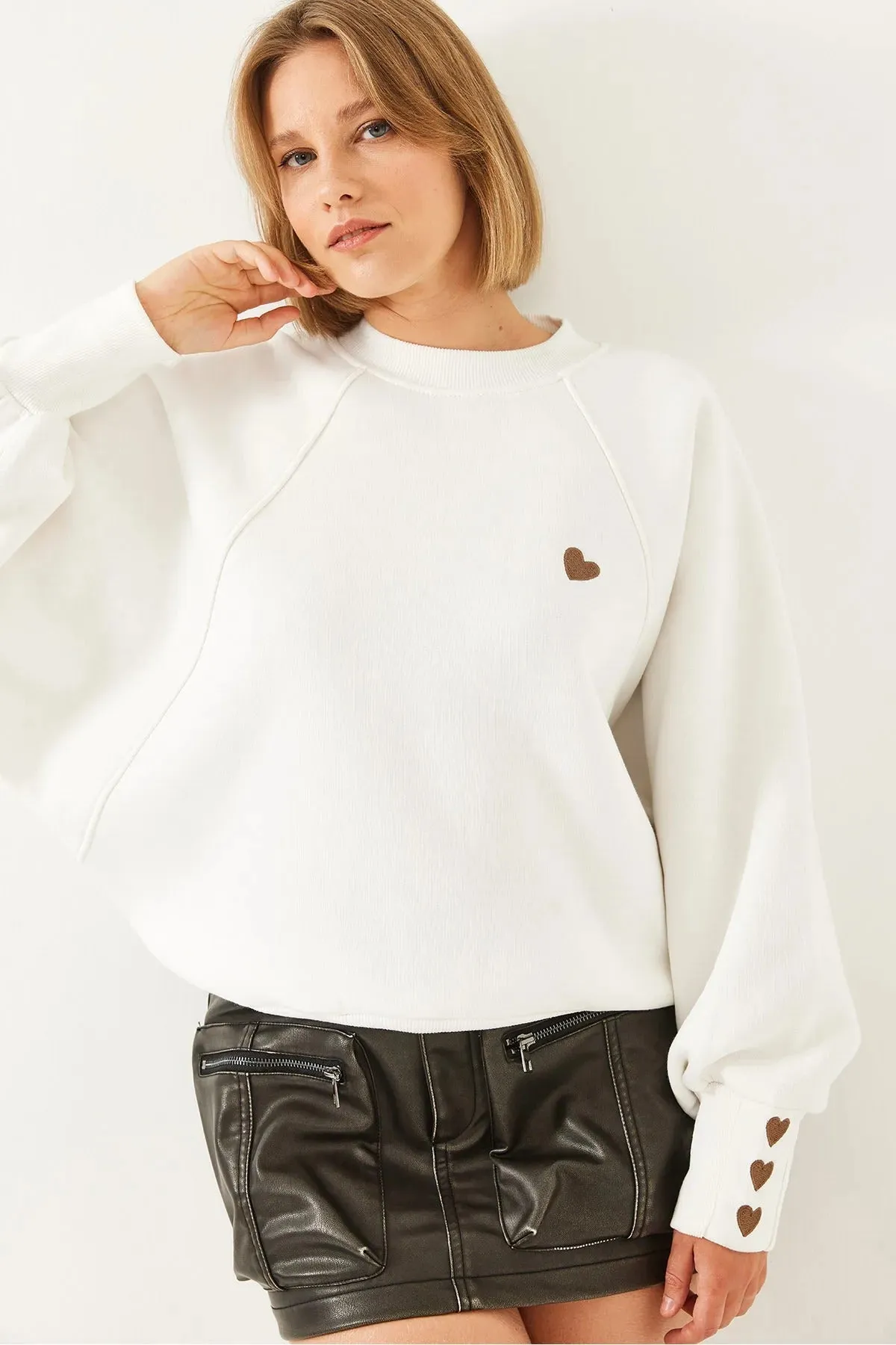 Women's Crew Neck Heart Embroidered Three-Ply Brushed Sweatshirt