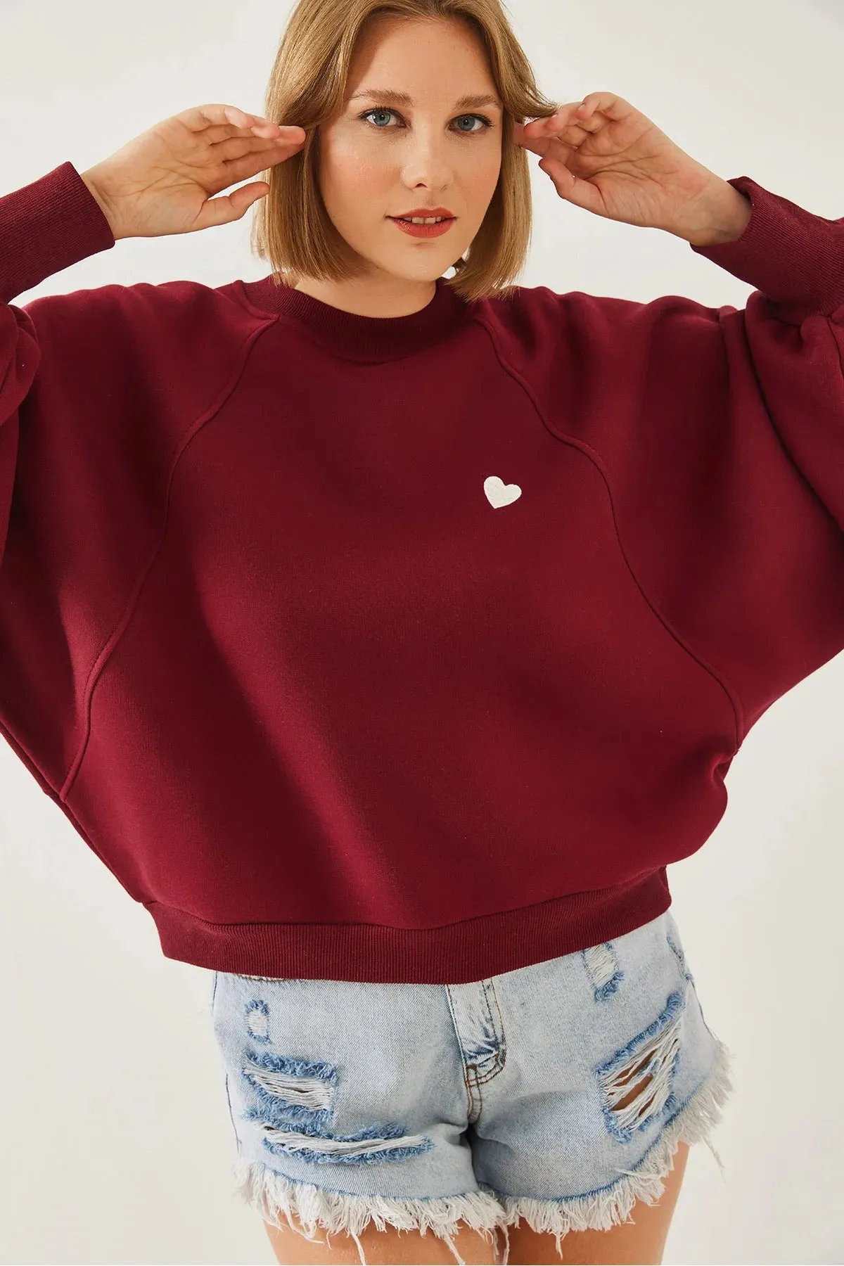 Women's Crew Neck Heart Embroidered Three-Ply Brushed Sweatshirt