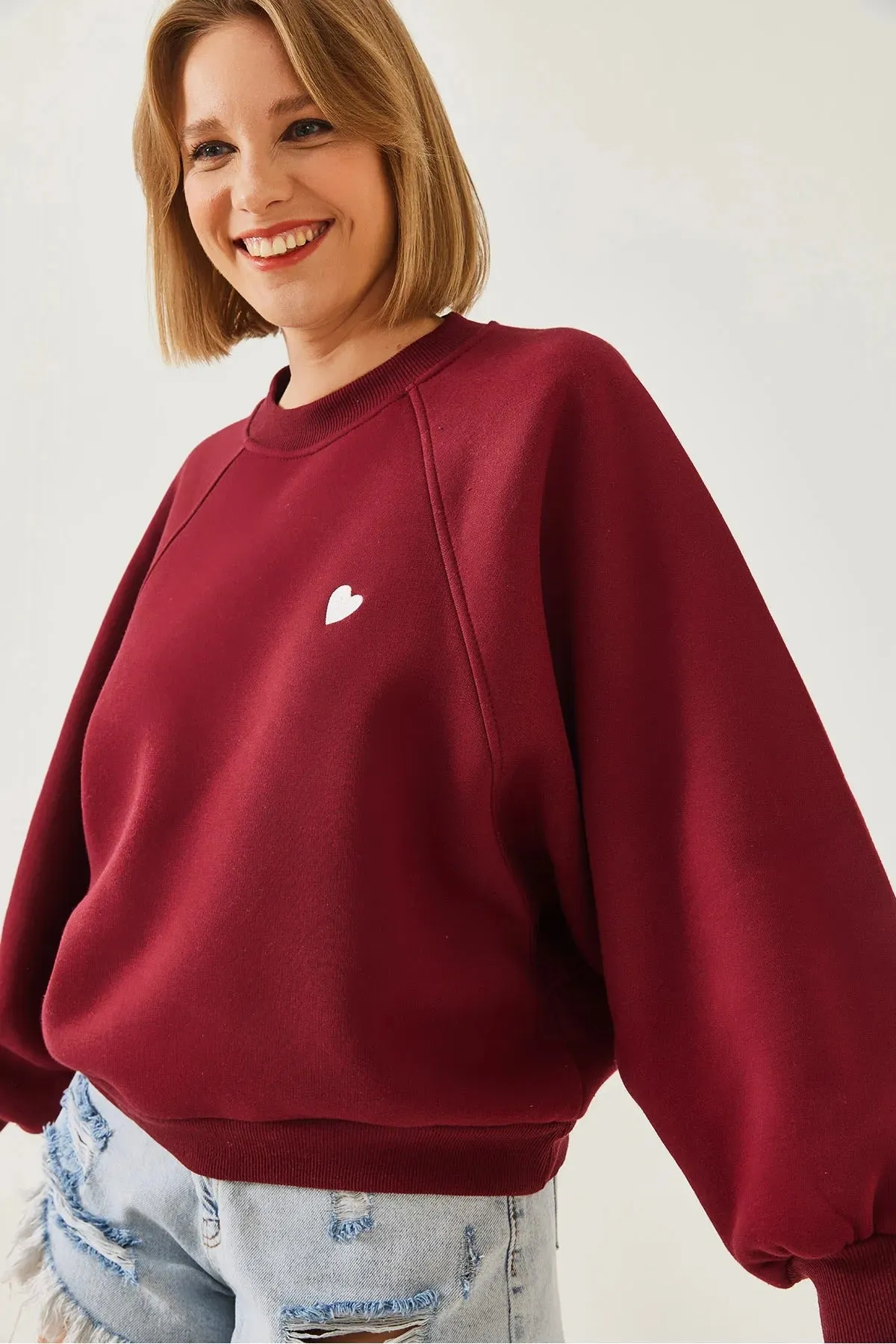 Women's Crew Neck Heart Embroidered Three-Ply Brushed Sweatshirt