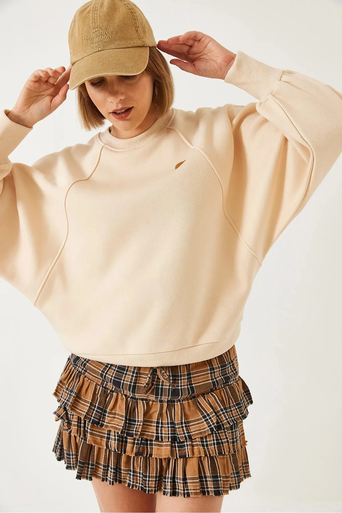 Women's Crew Neck Heart Embroidered Three-Ply Brushed Sweatshirt