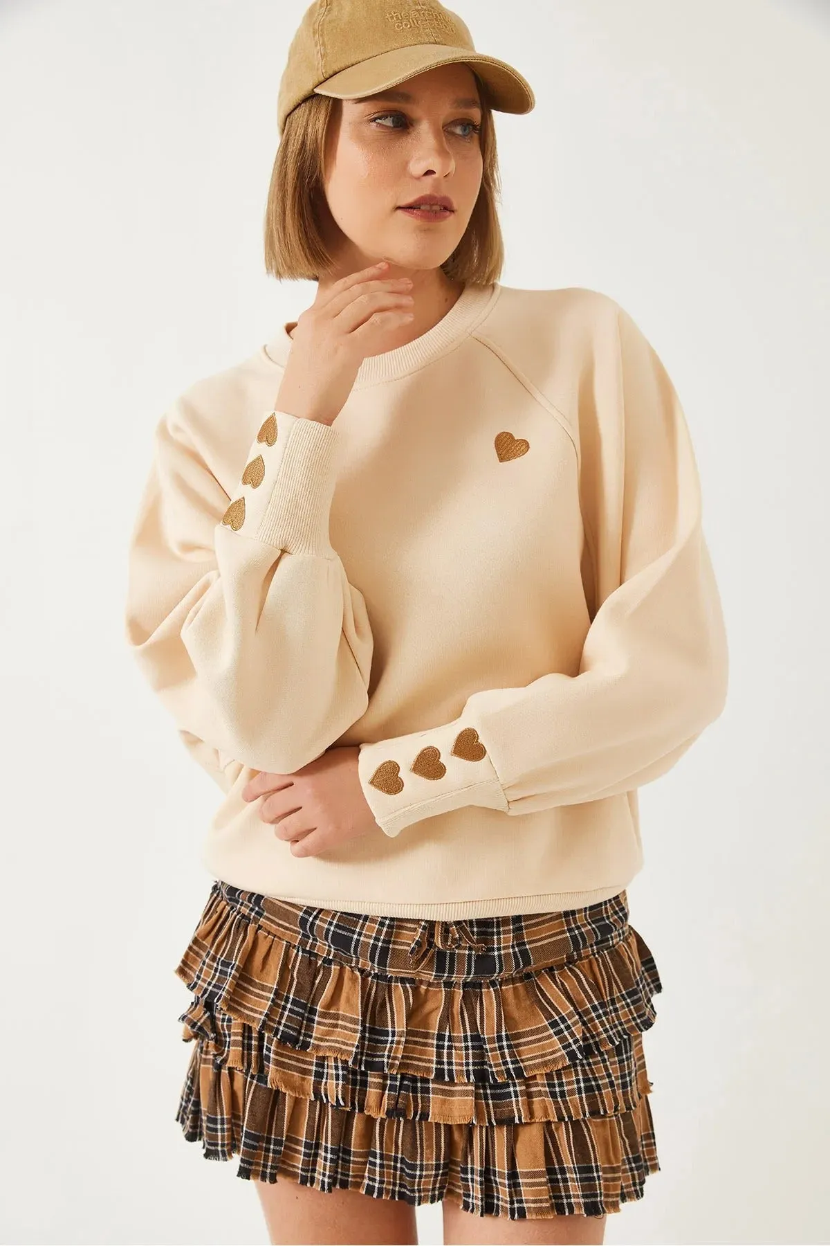 Women's Crew Neck Heart Embroidered Three-Ply Brushed Sweatshirt